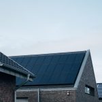Maison à toiture plate : les points clés de la réglementation locale et du PLU