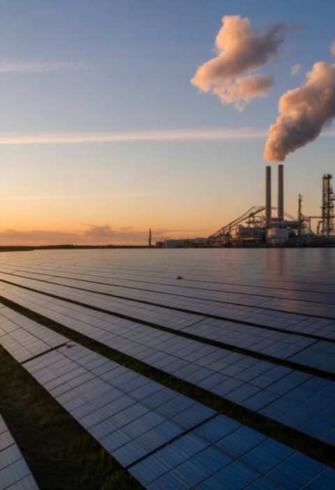 Assurance et conformité réglementaire des toitures photovoltaïques en milieu industriel : quelles obligations pour les entreprises en 2026 ?