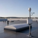 Toiture industrielle et étanchéité à l’air : comment réduire les déperditions énergétiques et améliorer la performance du bâtiment en 2026