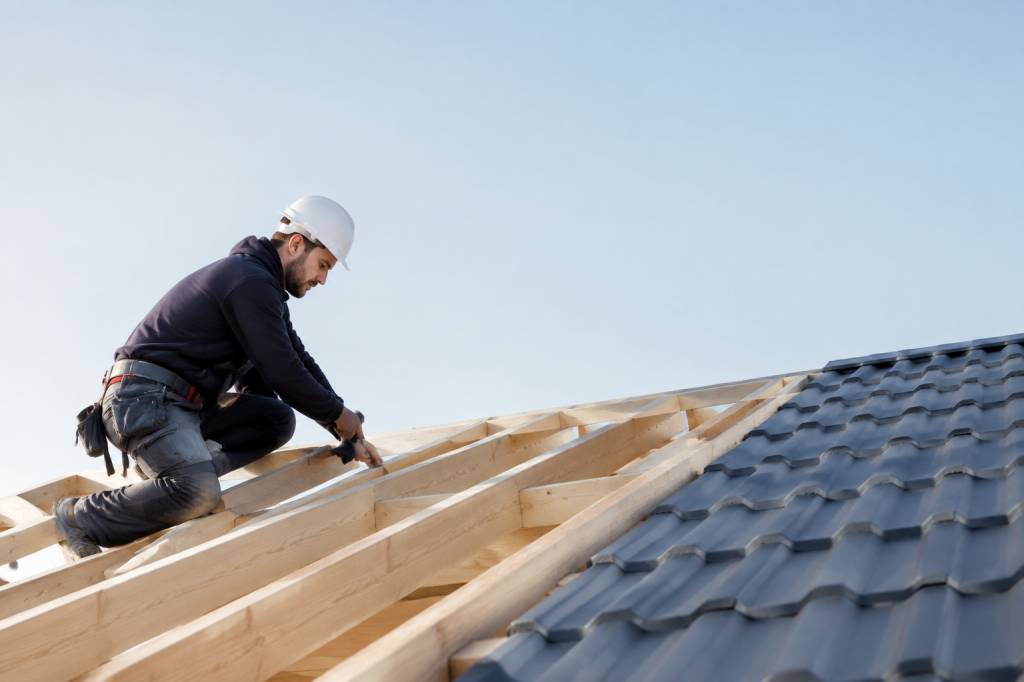 Comment choisir un charpentier en Mayenne pour vos travaux de toiture ?